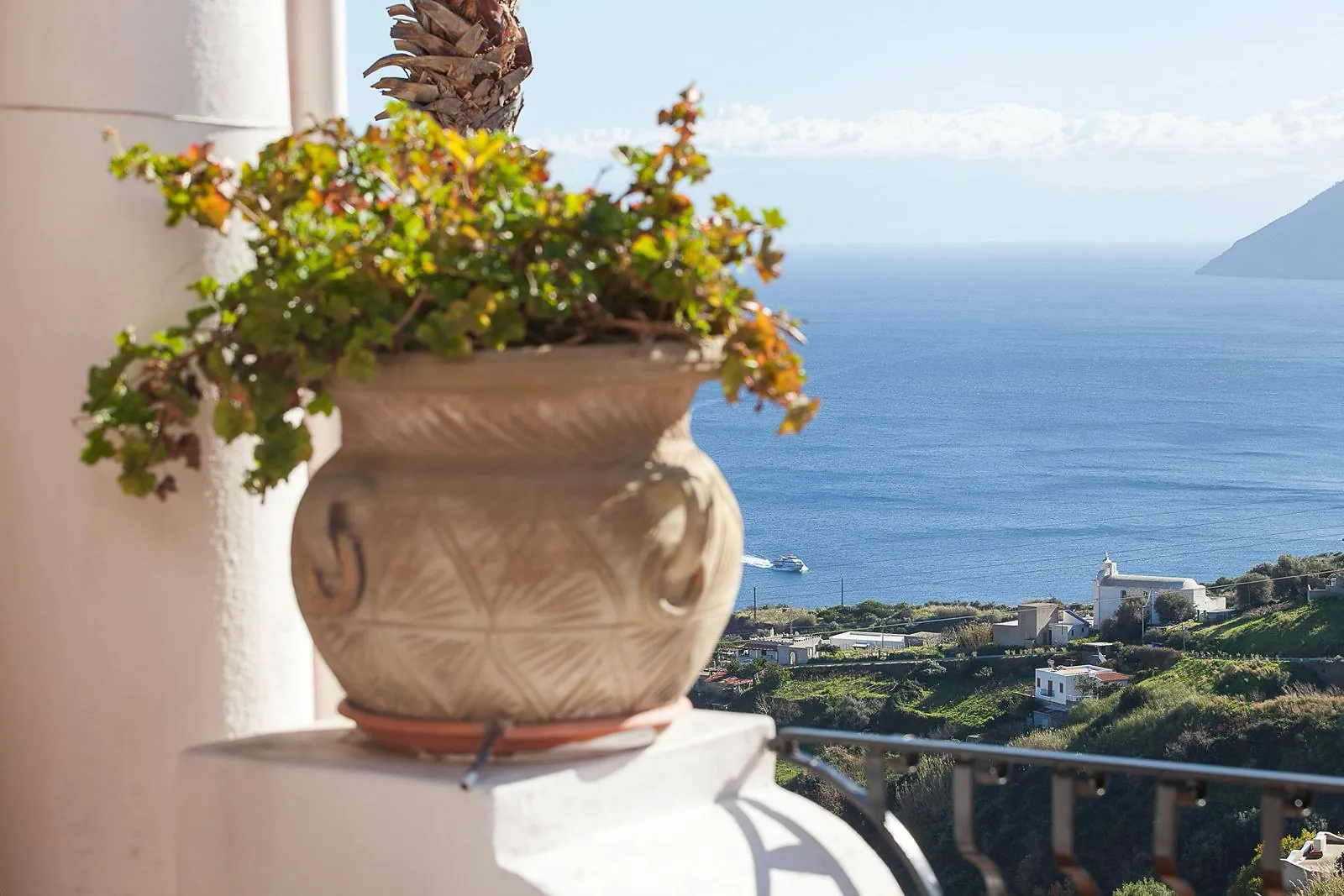 Zagara, vista sul mare e sull'arcipelago dalla terrazza