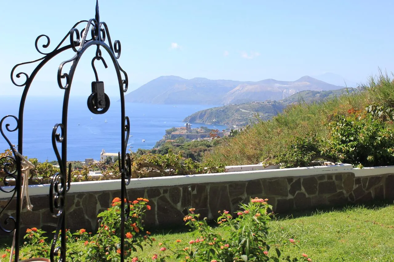 Olivetta, vista sull'arcipelago dal giardino